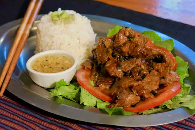 Lok Lak: A Cambodian Stir-Fry Sensation – A Flavorful Fusion